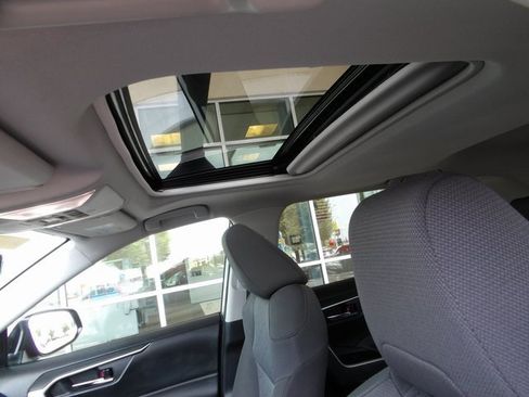 Used 2022 Toyota RAV4 XLE w/ Convenience Package image 21