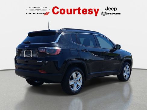 Certified 2022 Jeep Compass Latitude w/ Sun and Sound Group AWD/4WD image 5