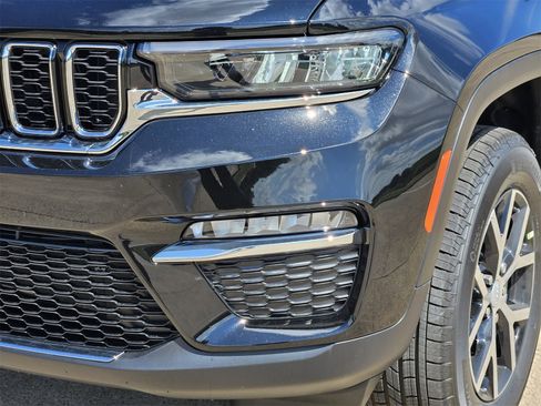 New 2025 Jeep Grand Cherokee Limited image 8