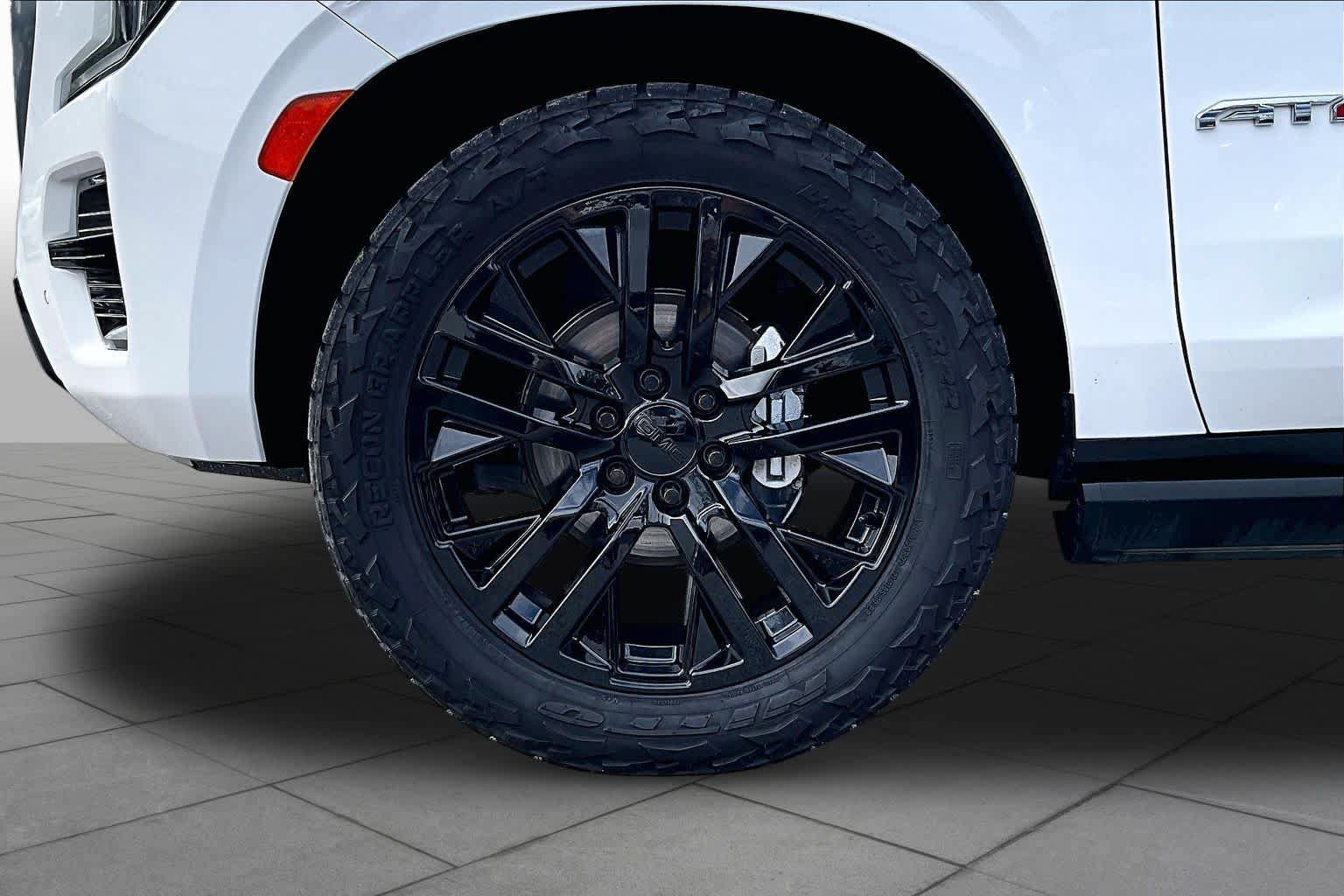 Used 2021 GMC Yukon AT4 w/ AT4 Premium Plus Package AWD/4WD image 11