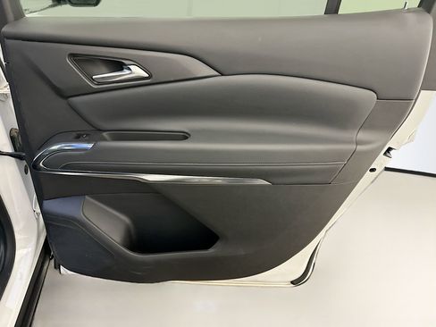 Used 2025 Chevrolet Traverse LT AWD/4WD image 33