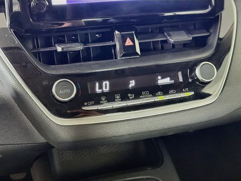 Used 2025 Toyota Corolla LE FWD image 24