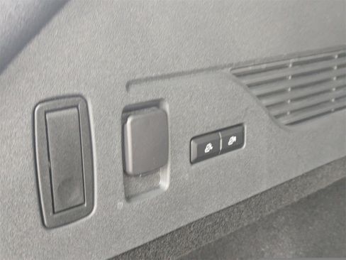 Used 2024 Lincoln Nautilus Premier w/ Equipment Group 102A image 14