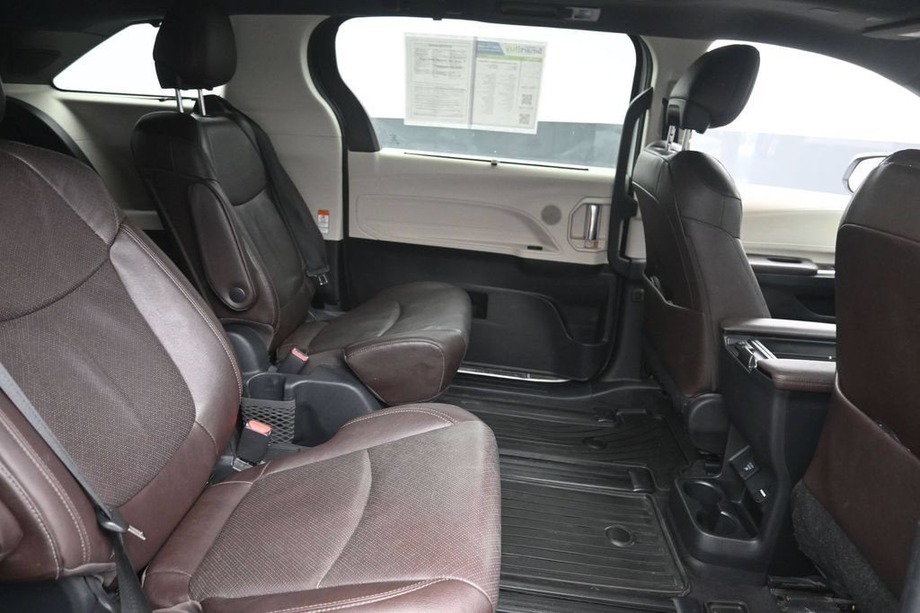 Used 2022 Toyota Sienna Platinum AWD/4WD image 10