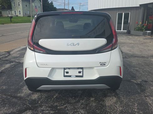 Used 2025 Kia Soul LX FWD image 10