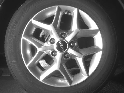 Used 2025 Kia Soul LX w/ LX Technology Package FWD image 17