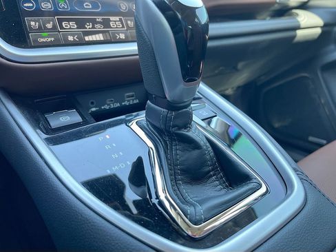 Used 2025 Subaru Outback Touring XT w/ Popular Package #2 image 17