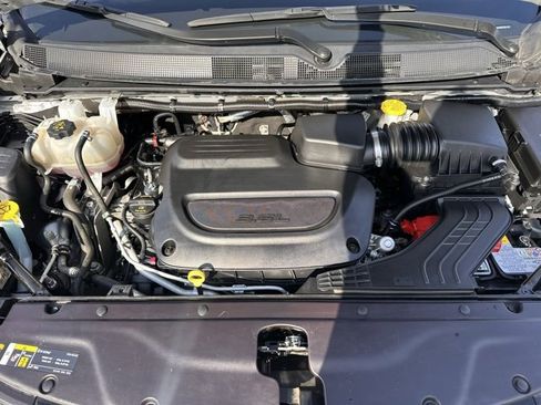 Used 2024 Chrysler Pacifica Touring-L image 29