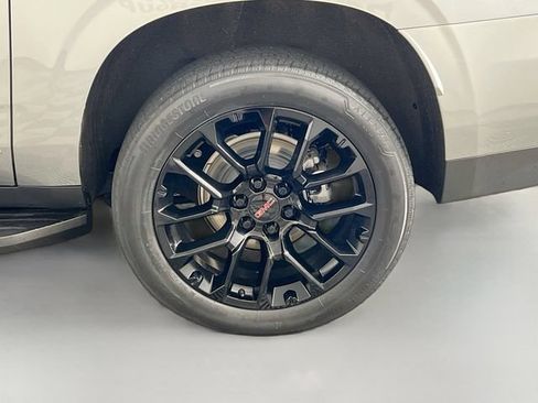 Used 2023 GMC Yukon XL SLT AWD/4WD image 39