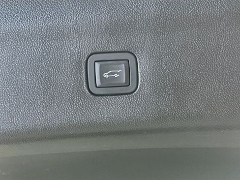 Used 2019 Buick Enclave Essence FWD image 30