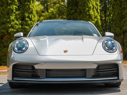 Used 2025 Porsche 911 Carrera RWD image 18