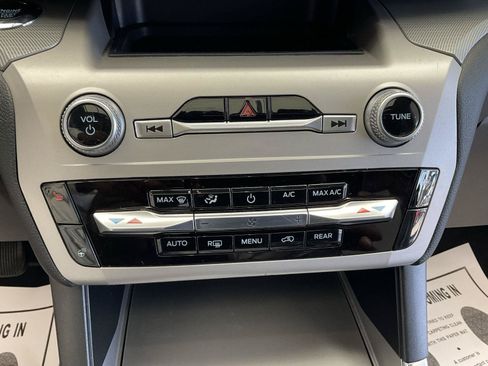 Used 2022 Ford Explorer XLT w/ Equipment Group 202A AWD/4WD image 24
