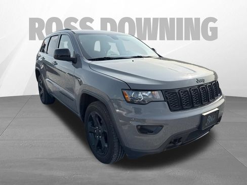 Used 2019 Jeep Grand Cherokee Laredo AWD/4WD image 2