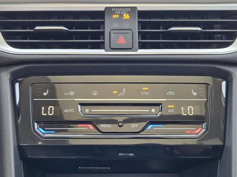 New 2026 Volkswagen Taos SE FWD image 19