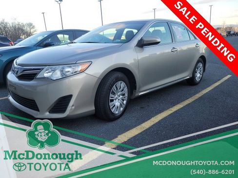 Used 2014 Toyota Camry LE image 1