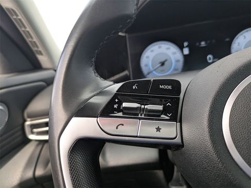 Used 2025 Hyundai Elantra Limited image 21