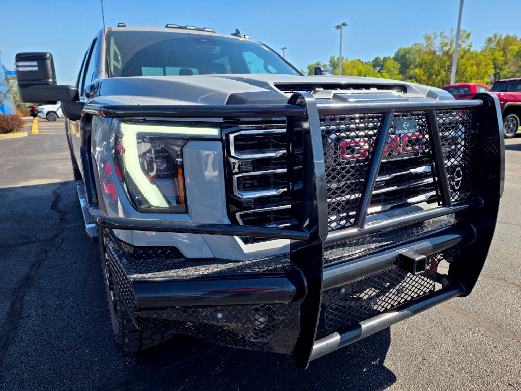 Used 2024 GMC Sierra 2500 AT4 w/ AT4 Preferred Package AWD/4WD image 2