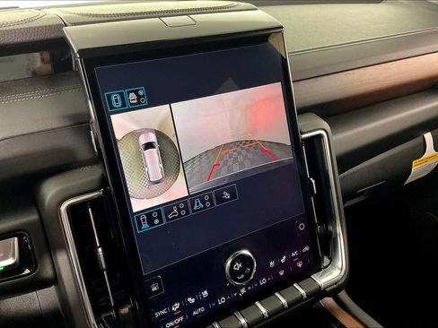 Used 2025 GMC Yukon XL Denali image 15