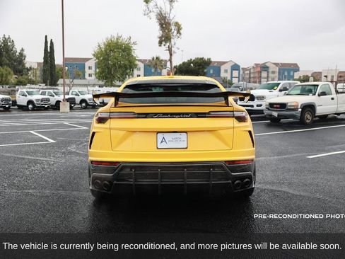 Used 2019 Lamborghini Urus image 4
