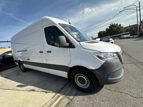Used 2022 Mercedes-Benz Sprinter 2500 image 12