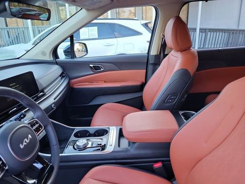 Used 2026 Kia Carnival EX image 15