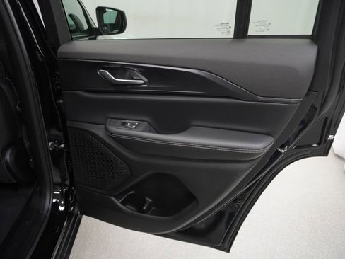 New 2026 Jeep Grand Cherokee Laredo AWD/4WD image 31