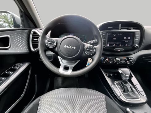 Used 2024 Kia Soul LX w/ Option Group 015 FWD image 6