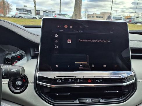 Used 2022 Jeep Compass Limited image 22