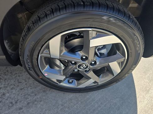 New 2025 Hyundai Venue SEL image 32