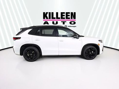 New 2026 Volkswagen Tiguan SE R-Line image 8