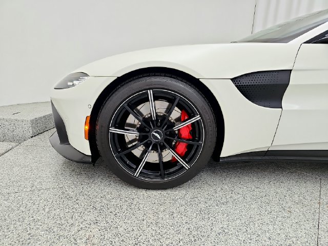 Used 2020 Aston Martin V8 Vantage Coupe RWD image 29