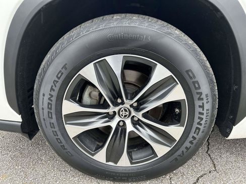 Used 2020 Toyota Highlander XLE FWD image 14