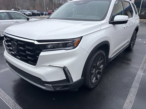 Used 2024 Honda Pilot Touring image 3