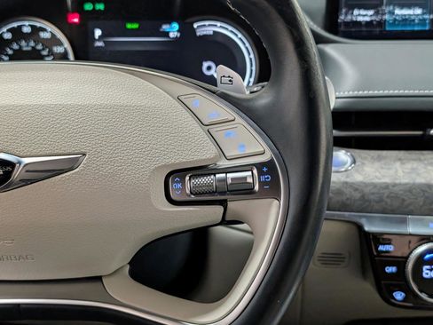 Used 2024 Genesis G80 image 35