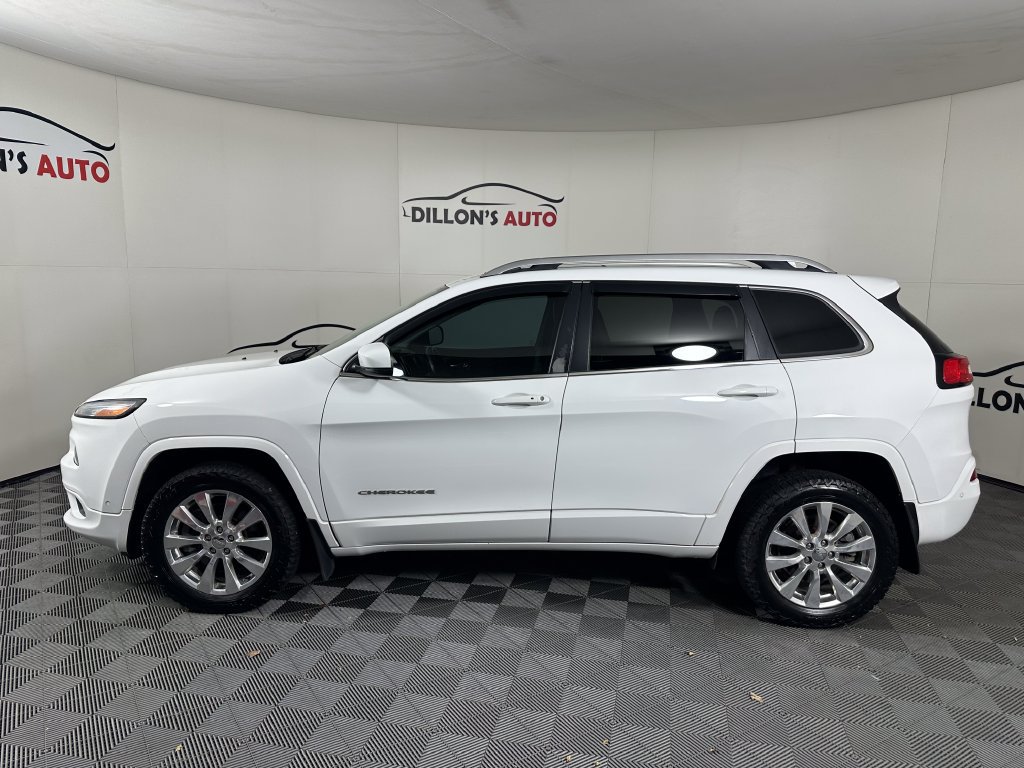 Used 2017 Jeep Cherokee Overland w/ Technology Group AWD/4WD image 3
