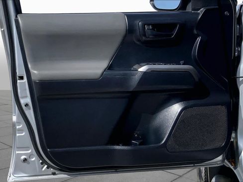 Used 2019 Toyota Tacoma SR5 RWD image 20