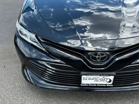 Used 2019 Toyota Camry LE FWD image 4