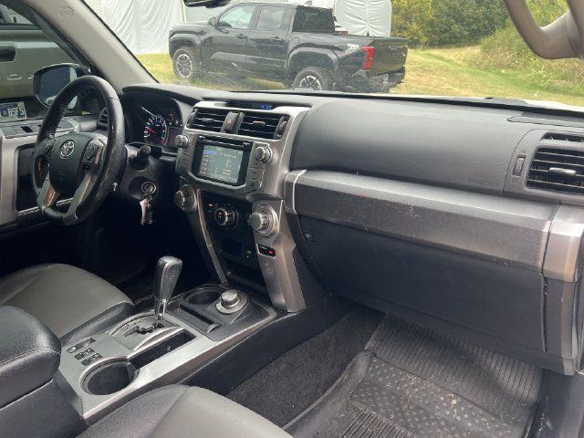 Used 2018 Toyota 4Runner SR5 Premium AWD/4WD image 27