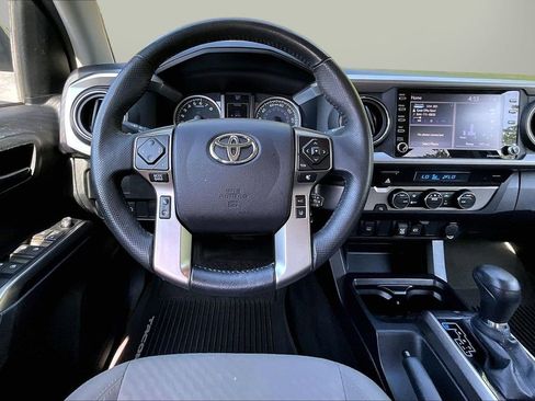 Used 2021 Toyota Tacoma SR5 RWD image 11