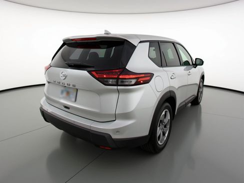 Used 2025 Nissan Rogue SV image 9