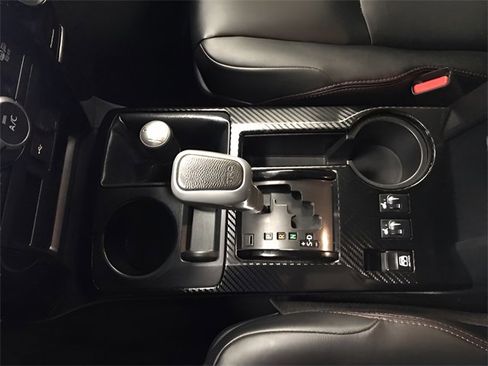 Certified 2024 Toyota 4Runner TRD Off-Road Premium image 19