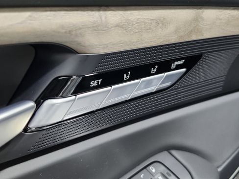 Used 2021 Genesis G90 3.3T Premium image 31