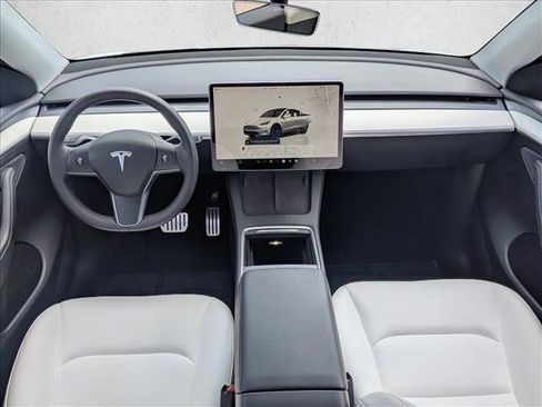 Used 2022 Tesla Model Y Performance image 15