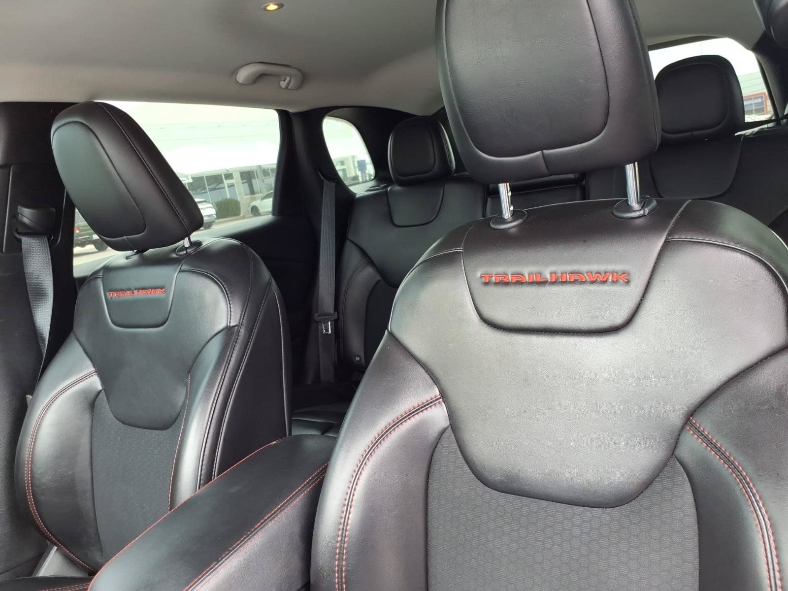 Used 2019 Jeep Cherokee Trailhawk w/ Comfort/Convenience Group AWD/4WD image 20