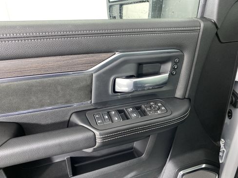 New 2026 RAM 2500 Laramie AWD/4WD image 14