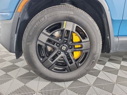 Used 2023 Rivian R1S Adventure image 9