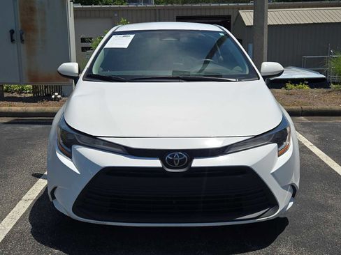 Used 2023 Toyota Corolla LE FWD image 5