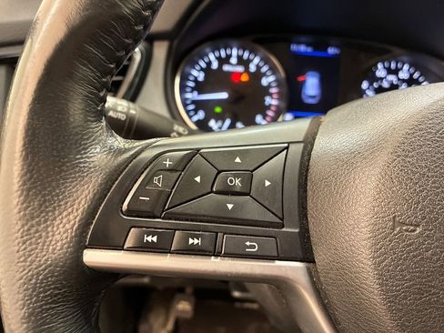 Used 2018 Nissan Rogue SV AWD/4WD image 25