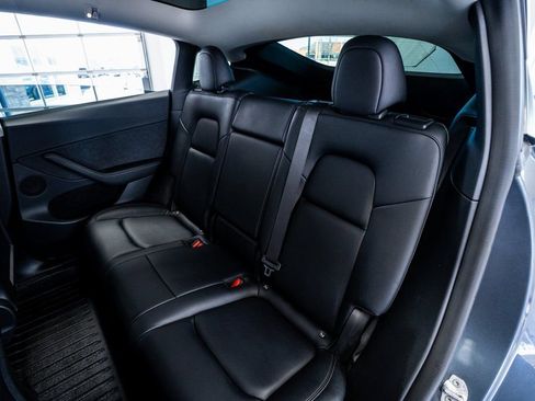 Used 2022 Tesla Model Y Long Range image 49