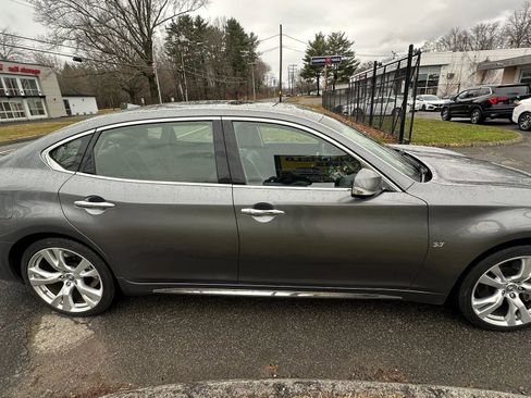 Used 2017 INFINITI Q70 L 3.7 AWD/4WD image 4